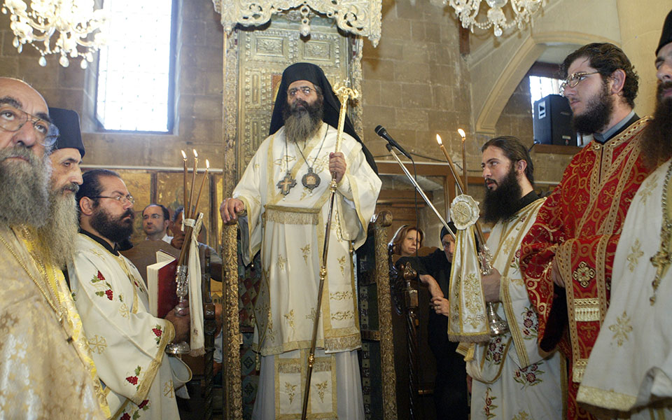 θετικός-στον-κορωνοϊό-ο-μητροπολίτης-561469222