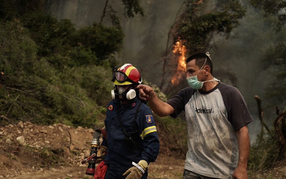 ευγνωμοσύνη-προς-τους-πυροσβέστες-εξ-561458542