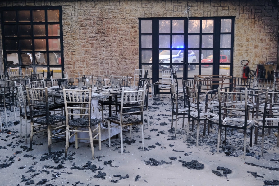 Φωτιά στη Βαρυμπόμπη: Το μέγεθος της καταστροφής σε εικόνες-2