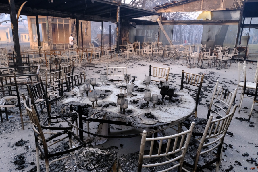 Φωτιά στη Βαρυμπόμπη: Το μέγεθος της καταστροφής σε εικόνες-3