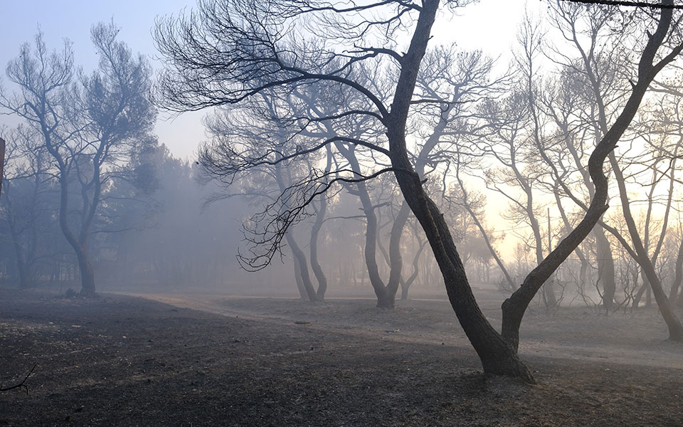 φωτιά-στη-βαρυμπόμπη-στο-κόκκινο-οι-συ-561457594