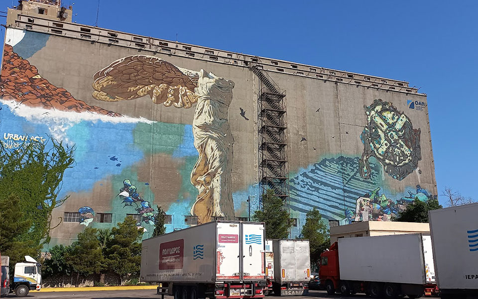 διανομή-τροφίμων-σε-ευπαθείς-πολίτες-561474700