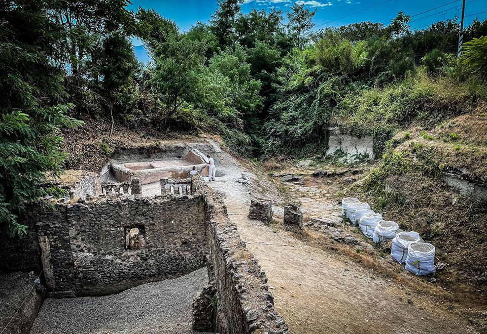 αρχαιολογική-ανακάλυψη-στην-πομπηία-561468418