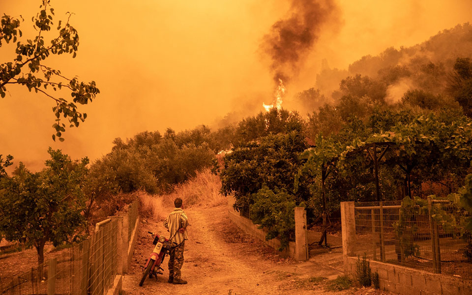 Φωτιές στην Εύβοια: Πώς οι 25άρηδες έσωσαν τα σπίτια από τις φλόγες – Περιγράφουν στο kathimerini.gr τις δραματικές στιγμές-1