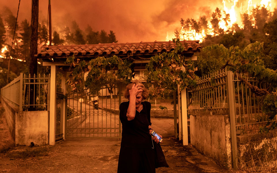 Φωτιά στην Εύβοια: Συγκλονιστικές εικόνες από τα πύρινα μέτωπα-5