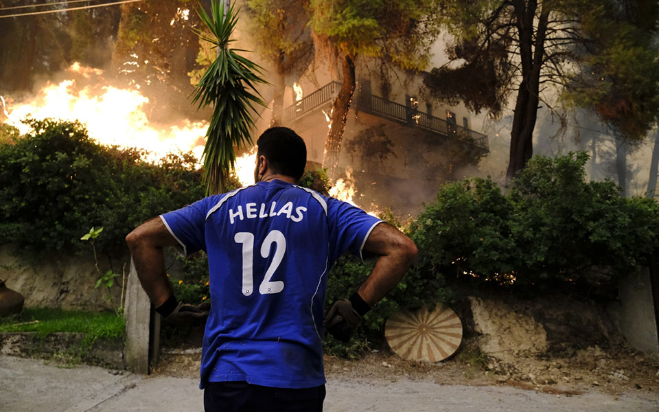 Φωτιά στην Εύβοια: Συγκλονιστικές εικόνες από τα πύρινα μέτωπα-29