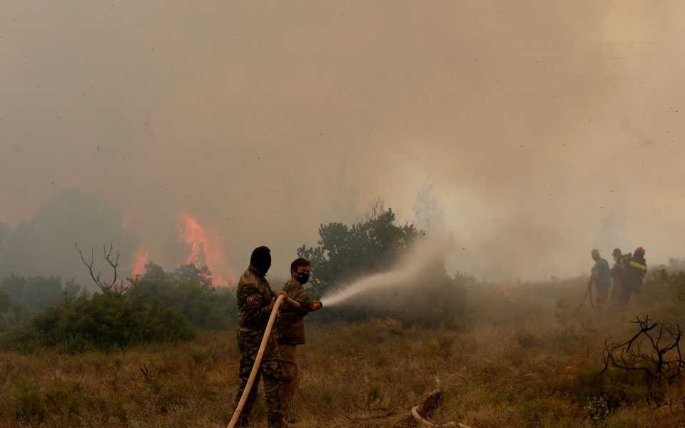 απεγκλωβισμός-7μελούς-οικογένειας-με-561459370