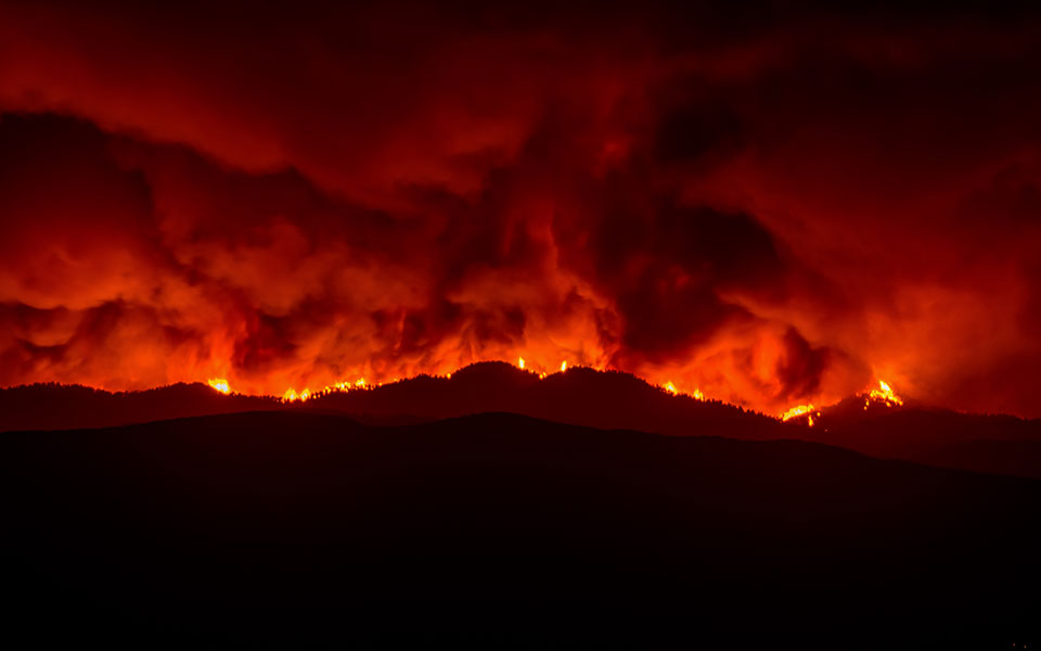 πυρκαγιές-τηλεφωνική-συνομιλία-σακε-561462397