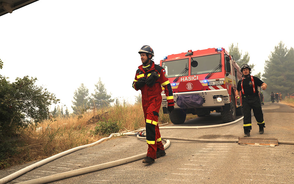φωτιές-σε-εξέλιξη-το-υπουργικό-συμβού-561463141
