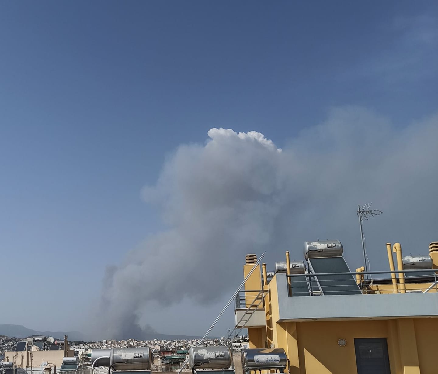 Φωτιά στη Βαρυμπόμπη: Πώς εξαπλώθηκε η καταστροφική πυρκαγιά (βίντεο)-2