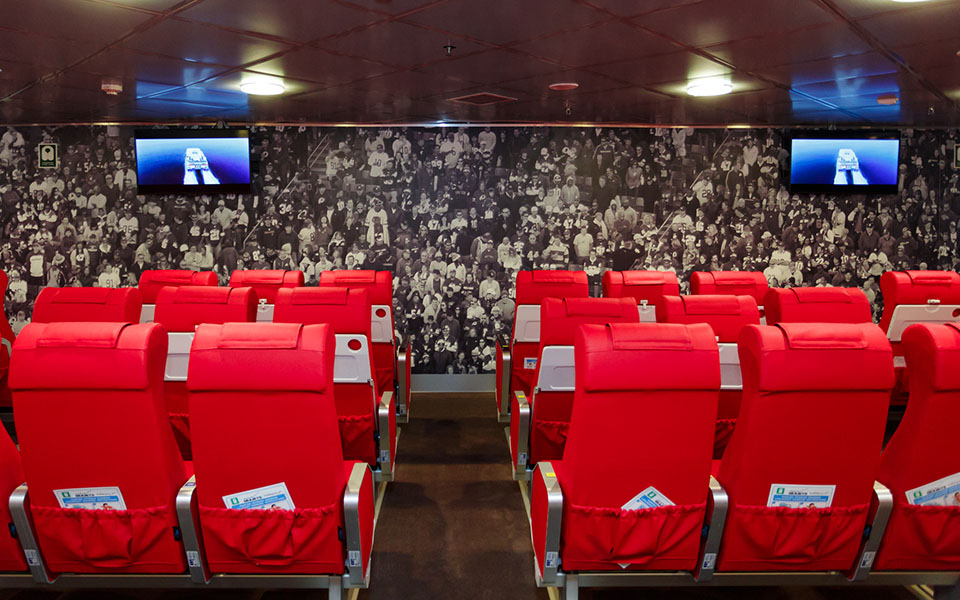 Στις Κυκλάδες με το ταχύπλοο των ρεκόρ-1