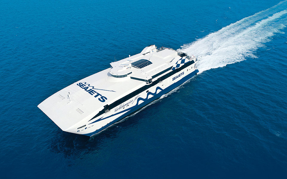 στις-κυκλάδες-με-το-ταχύπλοο-των-ρεκόρ-561455428