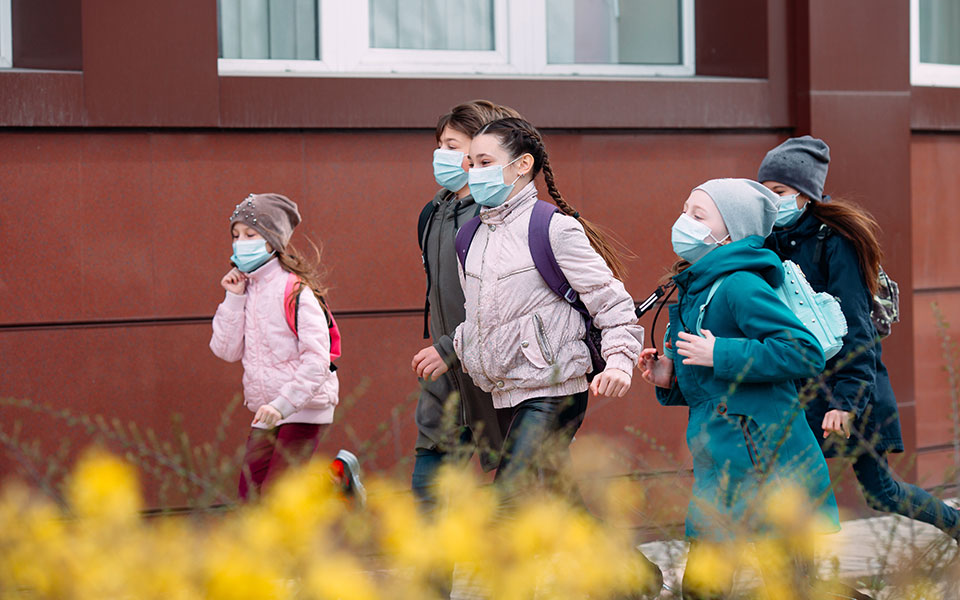 κορωνοϊός-πώς-επιλέγουμε-τη-σωστή-μάσ-561472474