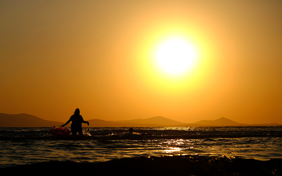 καύσωνας-ακραίες-θερμοκρασίες-σε-όλη-561454657