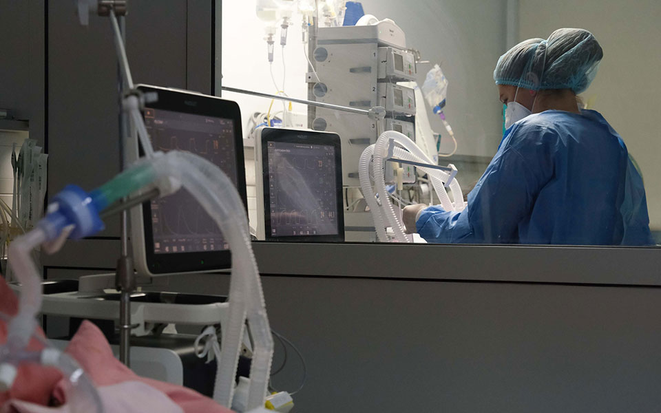 κορωνοϊός-3-076-κρούσματα-22-θάνατοι-337-διασω-561477208