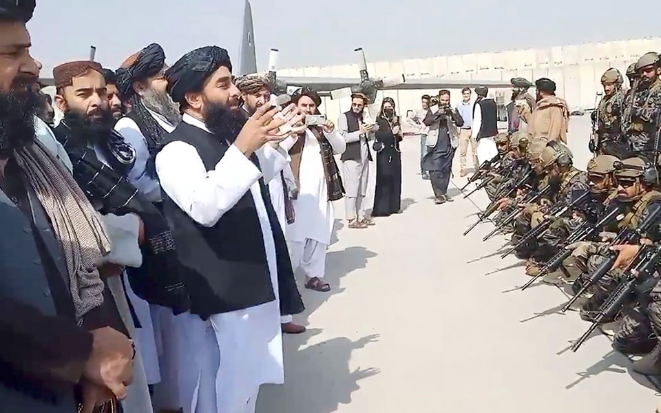 Αφγανιστάν: Οι Ταλιμπάν πανηγυρίζουν την νίκη τους (φωτογραφίες)-10