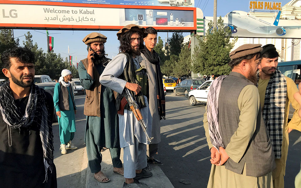 Στον έλεγχο των Ταλιμπάν το Αφγανιστάν δύο δεκαετίες μετά την ανατροπή τους – Απομακρύνθηκαν οι περισσότεροι δυτικοί διπλωμάτες-1