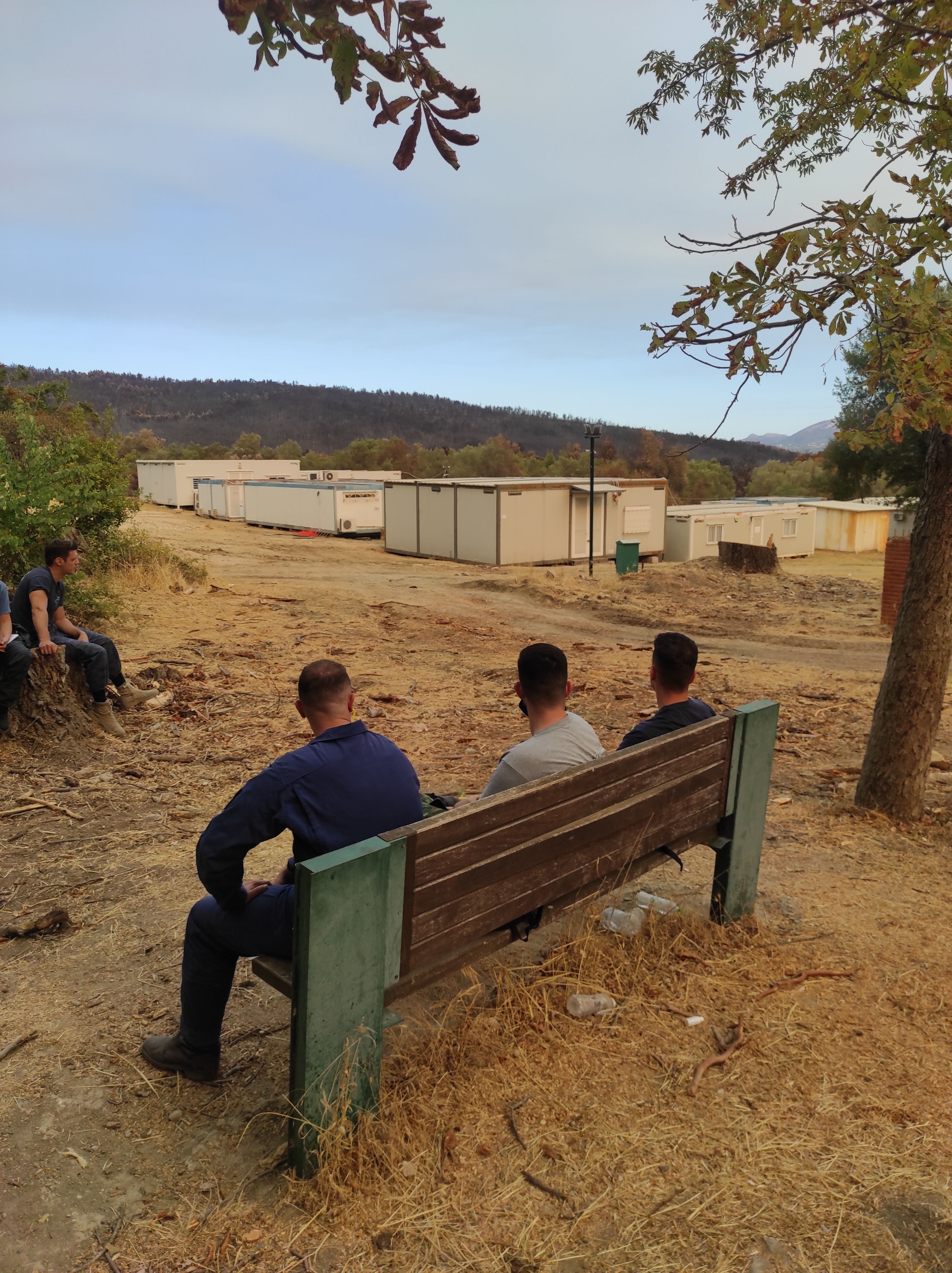 Φωτιές στην Αττική: Κάηκε κοντέινερ με αντικείμενα στο Τατόι-8