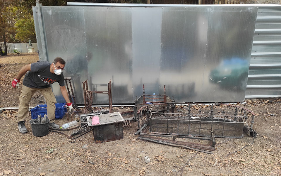 Φωτιές στην Αττική: Κάηκε κοντέινερ με αντικείμενα στο Τατόι-1