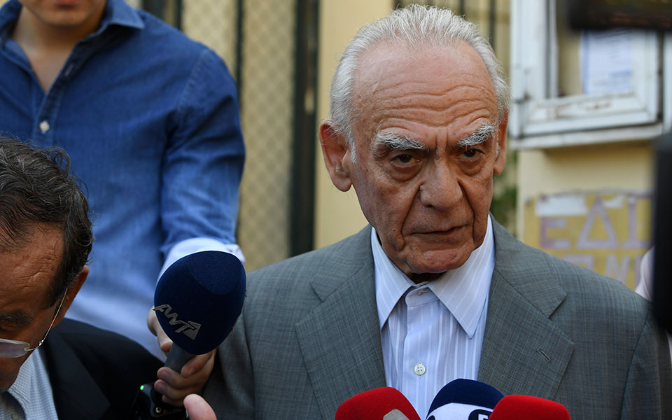 πέθανε-ο-άκης-τσοχατζόπουλος-561476875