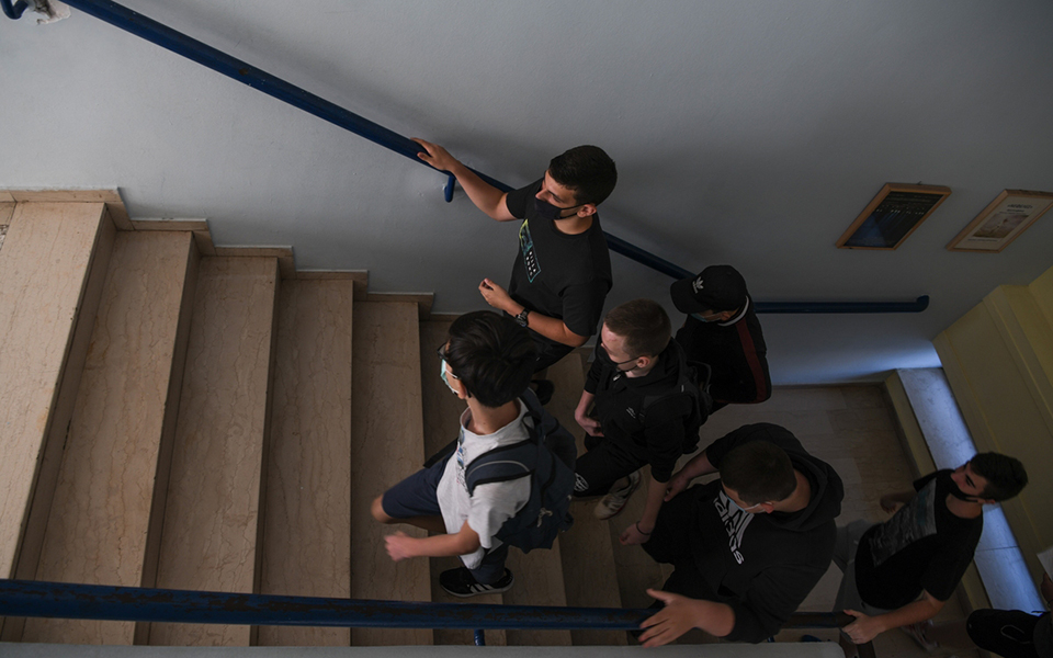 νέα-μέτρα-τι-ισχύει-για-ανεμβολίαστου-561473938