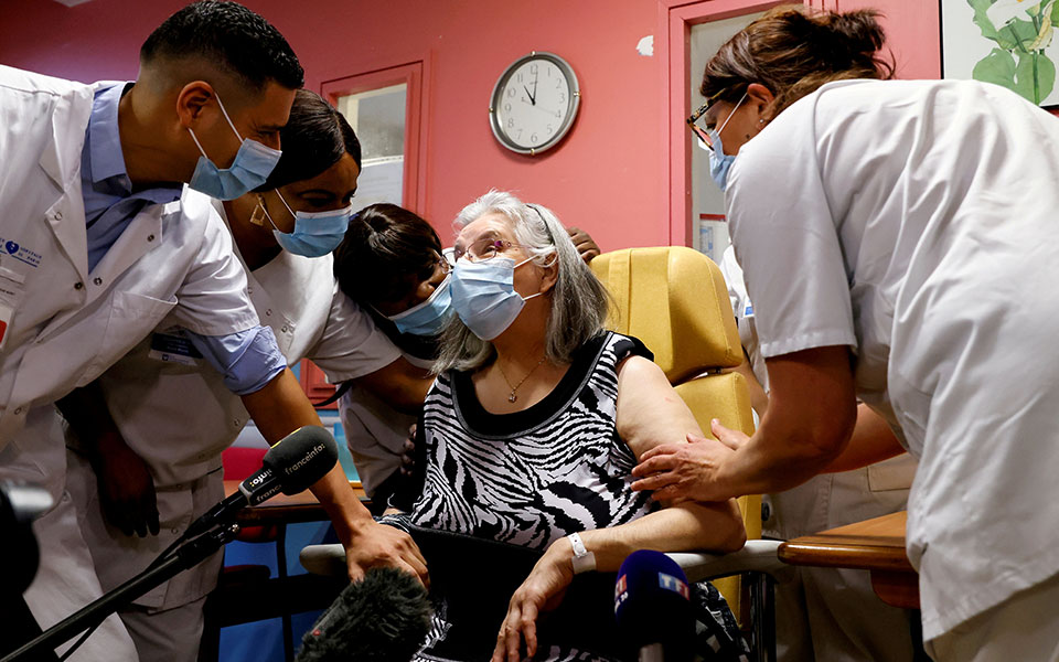 γαλλία-στόχος-η-χορήγηση-τρίτης-δόσης-561480931