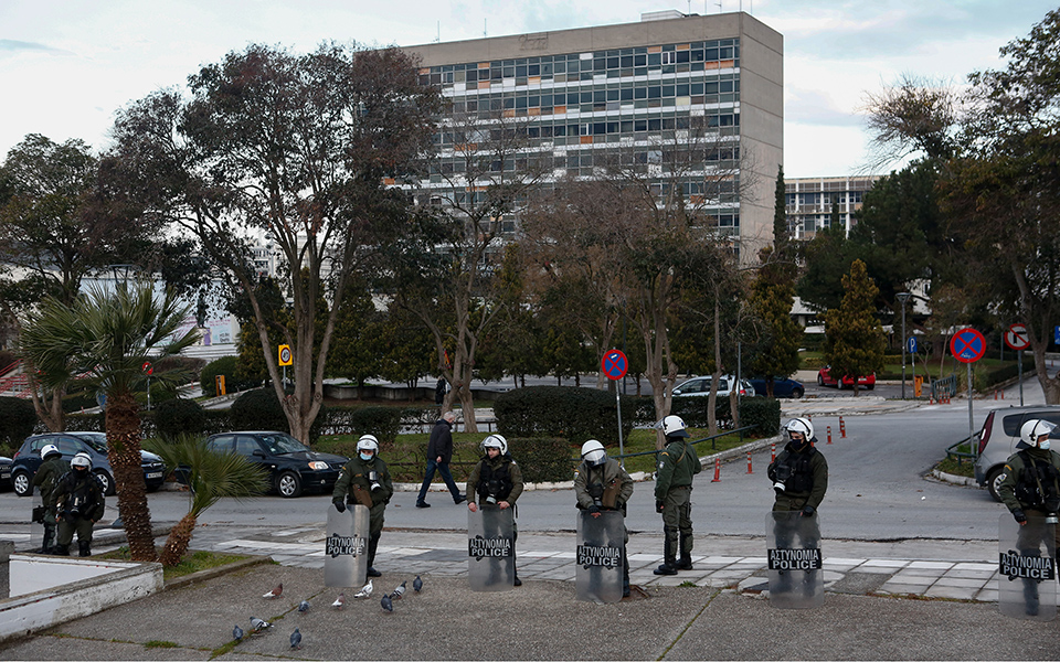 γιατί-αναβάλλεται-η-πανεπιστημιακή-α-561488839