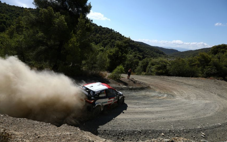 ο-ροβάνπερα-οδηγεί-το-ράλλυ-ακρόπολ-561494749