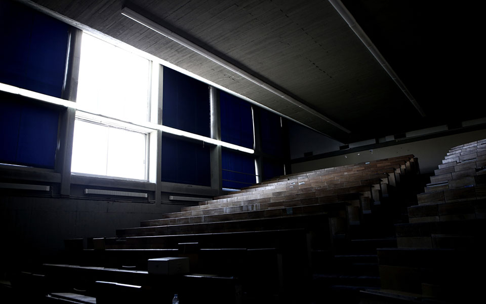 αμφιθέατρο-κορωνοϊός-και-ουτοπία-561517918