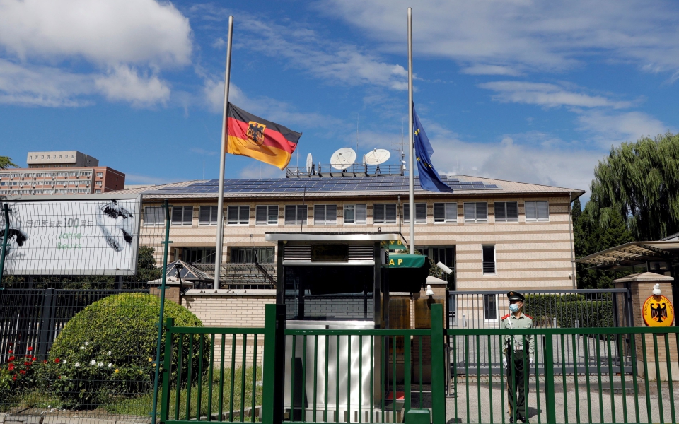 κίνα-απεβίωσε-ξαφνικά-ο-πρέσβης-της-γε-561488041