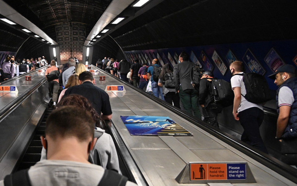 μετρό-λονδίνου-αύξηση-των-πτώσεων-στι-561502591
