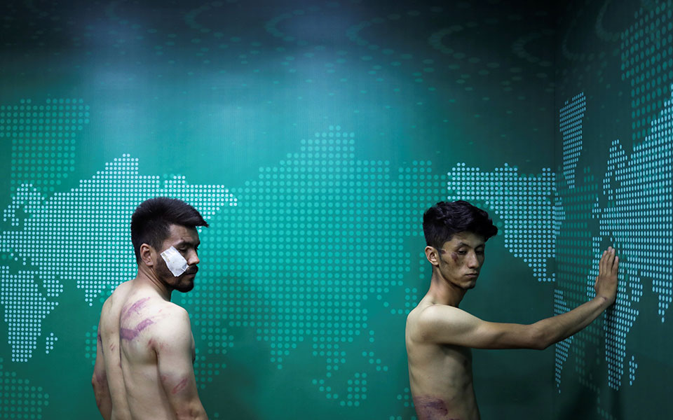 Αφγανιστάν: Συνελήφθησαν και βασανίστηκαν δημοσιογράφοι που κάλυπταν διαδήλωση γυναικών-1