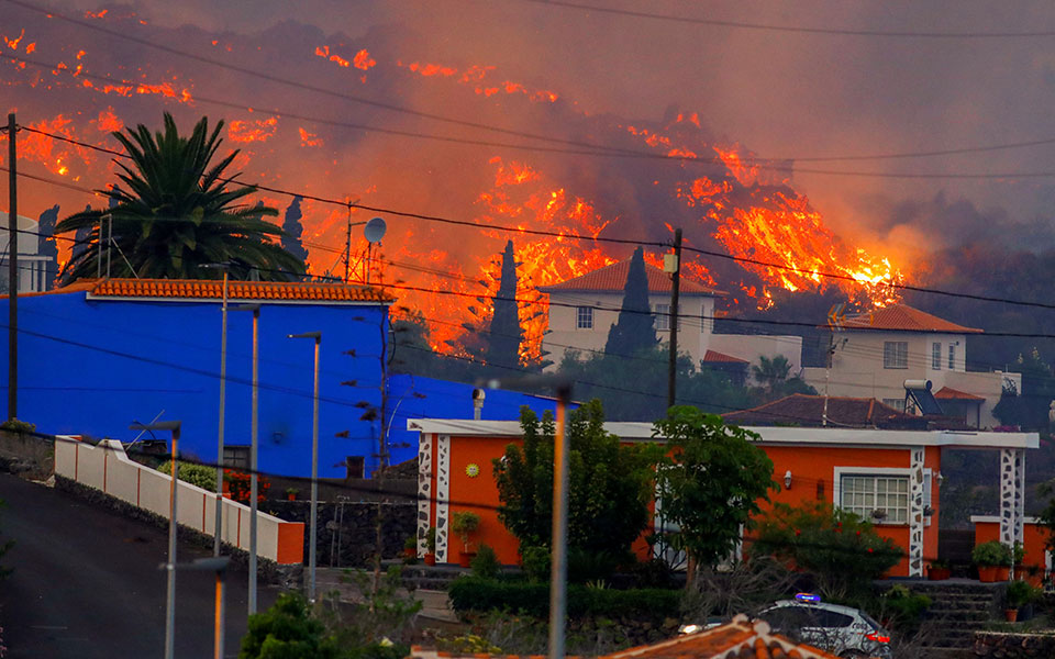 ηφαίστειο-λα-πάλμα-στη-θάλασσα-τις-επό-561505738