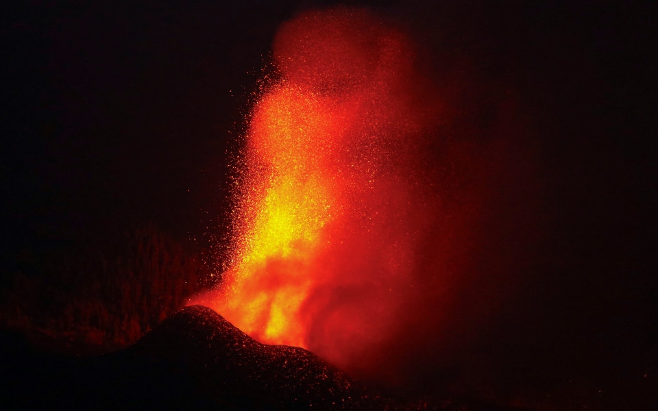 Έκρηξη ηφαιστείου: Πάνω από 160 σπίτια έχει «καταπιεί» η λάβα του Κούμπρε Βιέχα-1