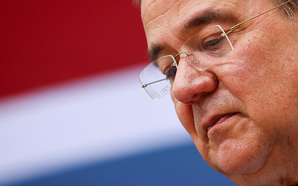 άρμιν-λάσετ-ζήτησε-συγγνώμη-για-τα-λάθ-561516829