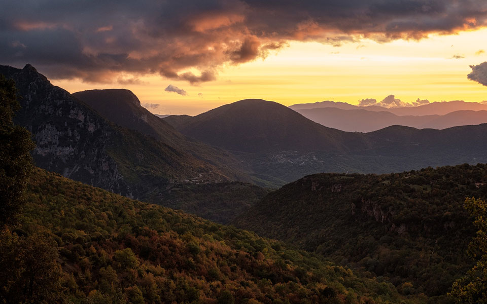 καιρός-φθινοπωρινό-σκηνικό-με-αισθητ-561507664