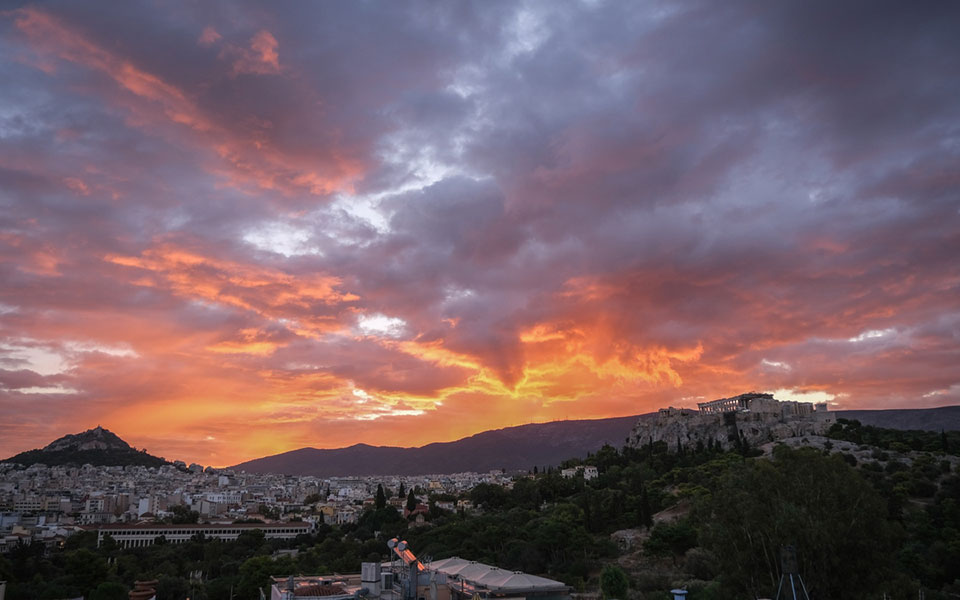καιρός-βροχές-και-σποραδικές-καταιγί-561492946