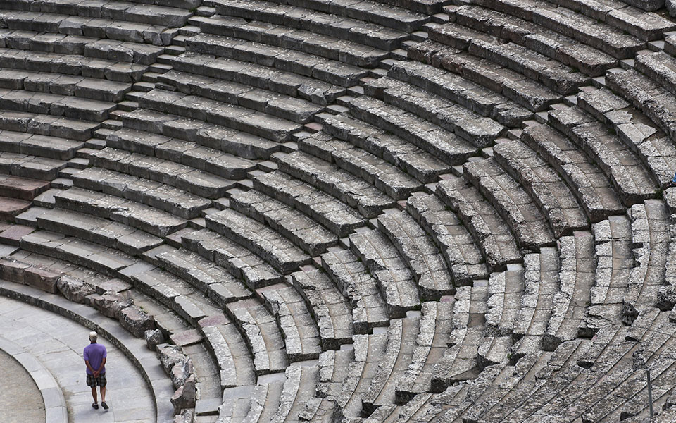 επίδαυρος-τόπος-που-αγκαλιάζει-ζεστά-561485095