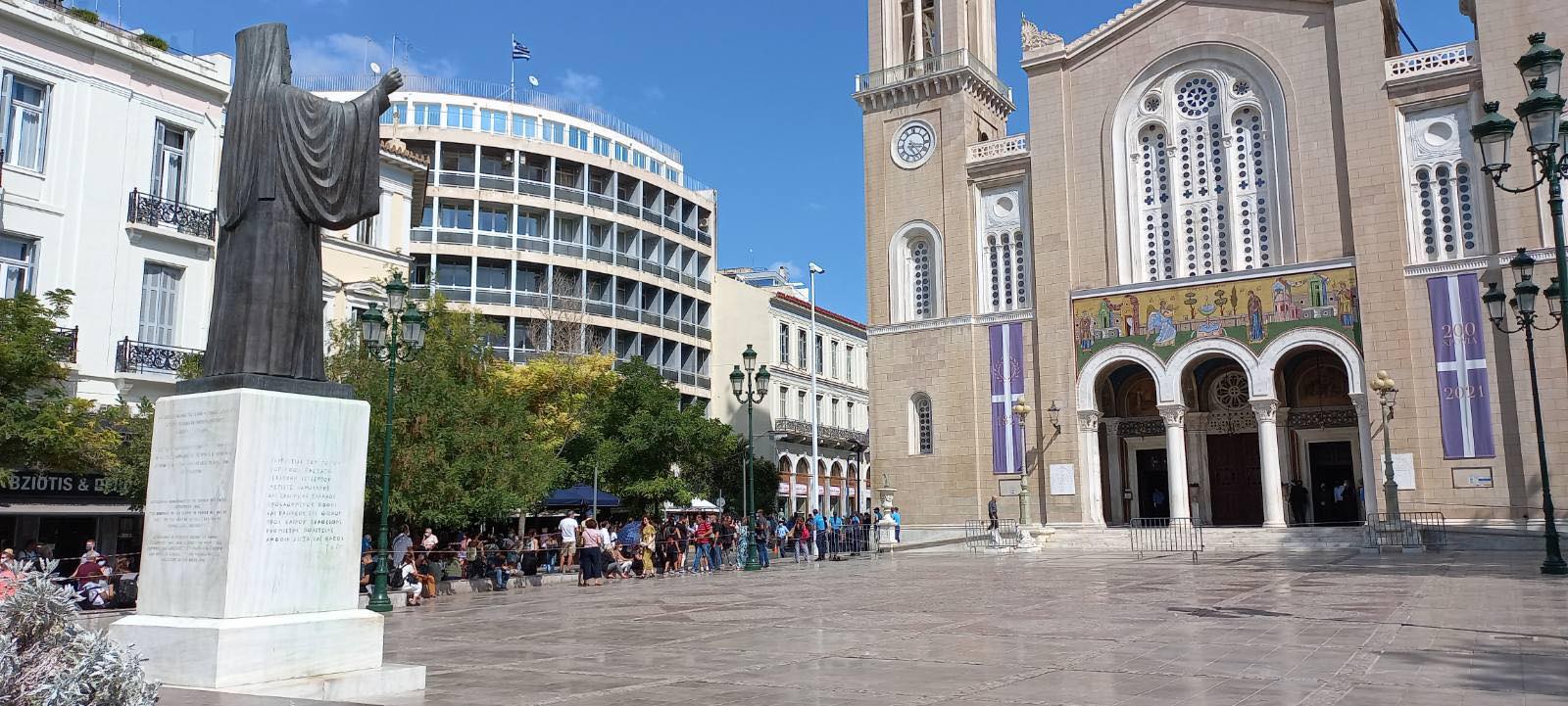 Μίκης Θεοδωράκης: Πλήθος κόσμου στη Μητρόπολη για το λαϊκό προσκύνημα (φωτογραφίες)-6