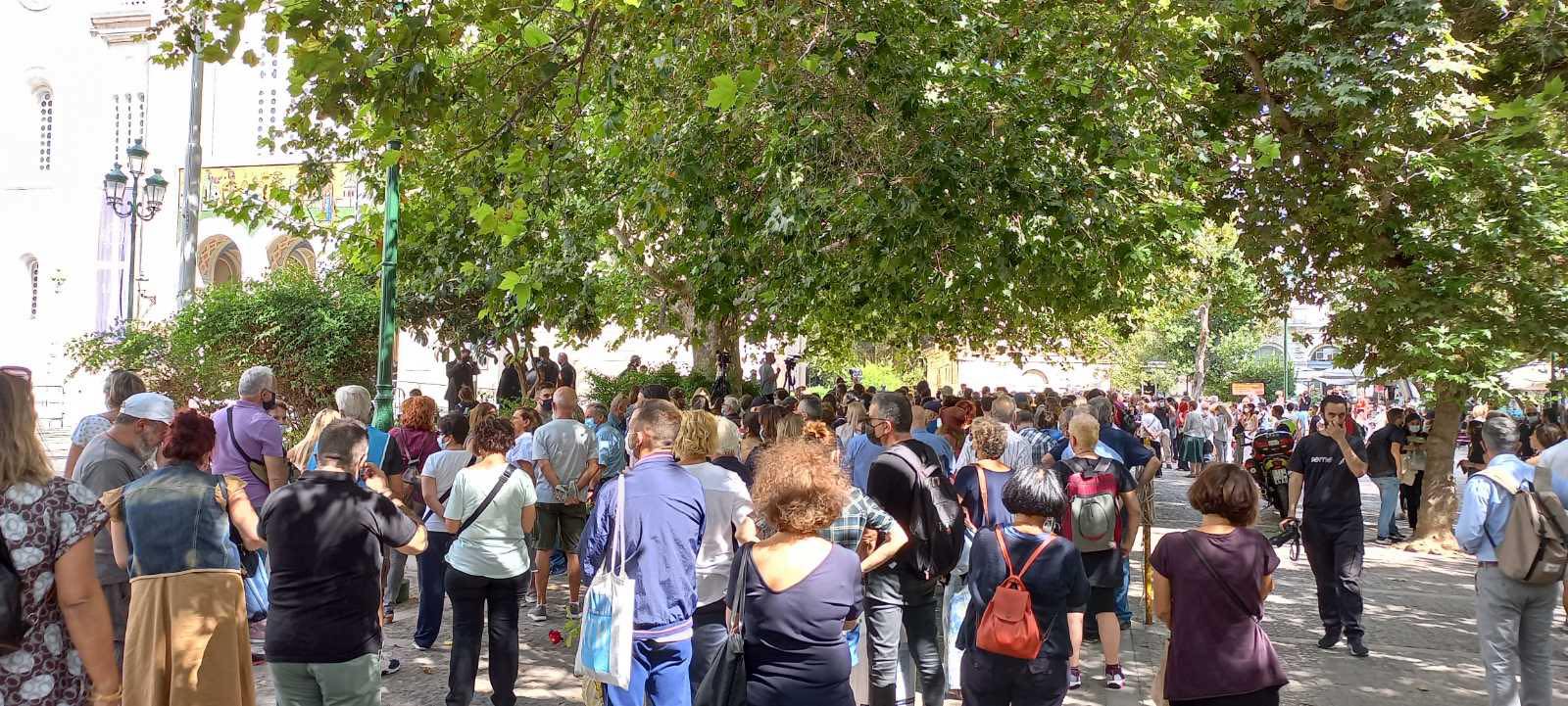 Μίκης Θεοδωράκης: Πλήθος κόσμου στη Μητρόπολη για το λαϊκό προσκύνημα (φωτογραφίες)-10