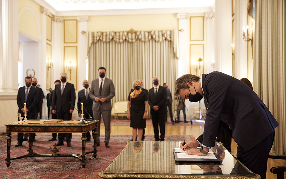 ανασχηματισμός-οριακές-οι-μεταβολές-561481375