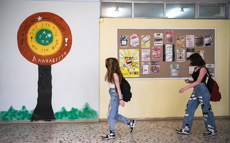 αισιοδοξία-για-το-άνοιγμα-των-σχολείω-561495118