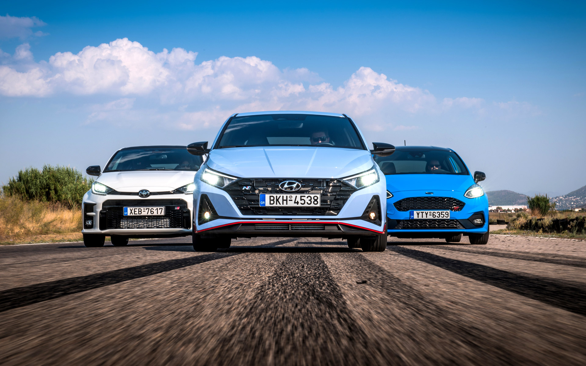 οδηγούμε-τρία-καυτά-χάτσμπακ-στην-πίσ-561519025