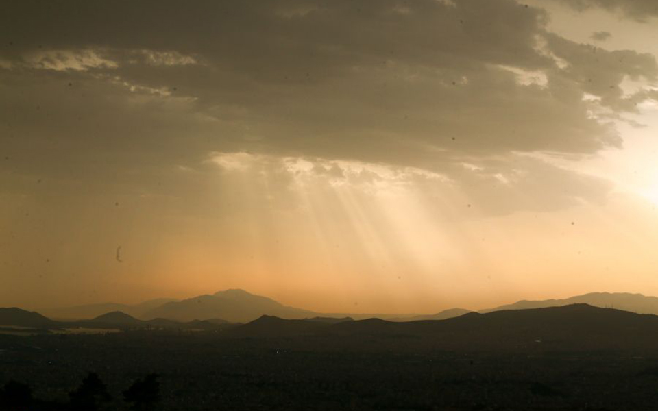 καιρός-άνοδος-θερμοκρασίας-και-τοπικ-561496951