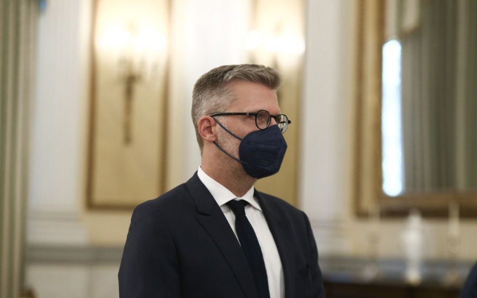 σκέρτσος-δίδυμο-στο-υπουργείο-πολιτι-561487645