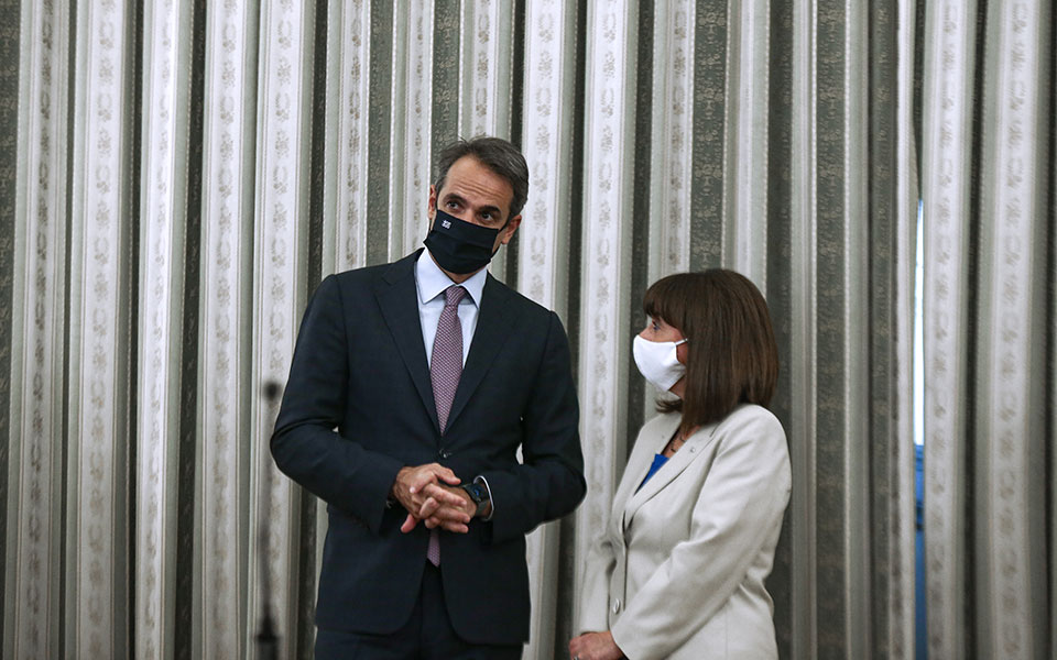 ο-κυρ-μητσοτάκης-ενημερώνει-την-κ-σακε-561516688