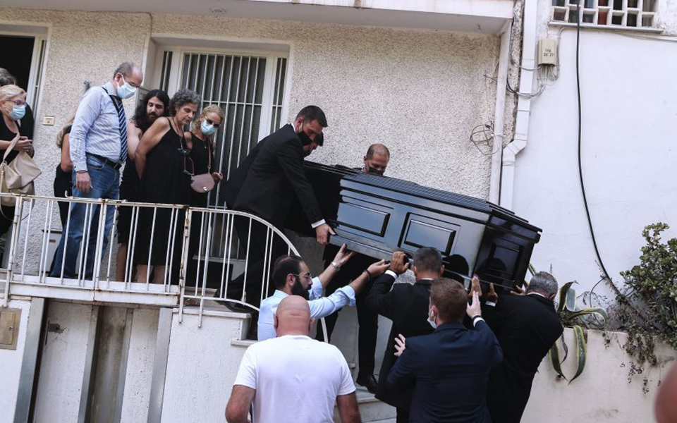 Μίκης Θεοδωράκης: Κλίμα συγκίνησης έξω από το σπίτι του κορυφαίου δημιουργού – Το μήνυμα της κόρης του-3