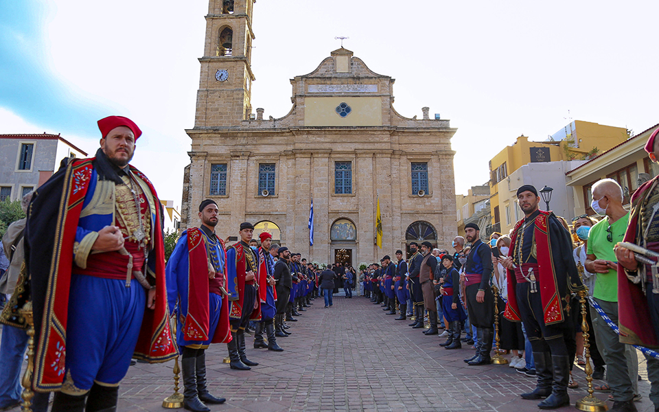 Μίκης Θεοδωράκης: Η Κρήτη αποχαιρετά τον σπουδαίο μουσικοσυνθέτη – Σε λαϊκό προσκύνημα στα Χανιά η σορός-4
