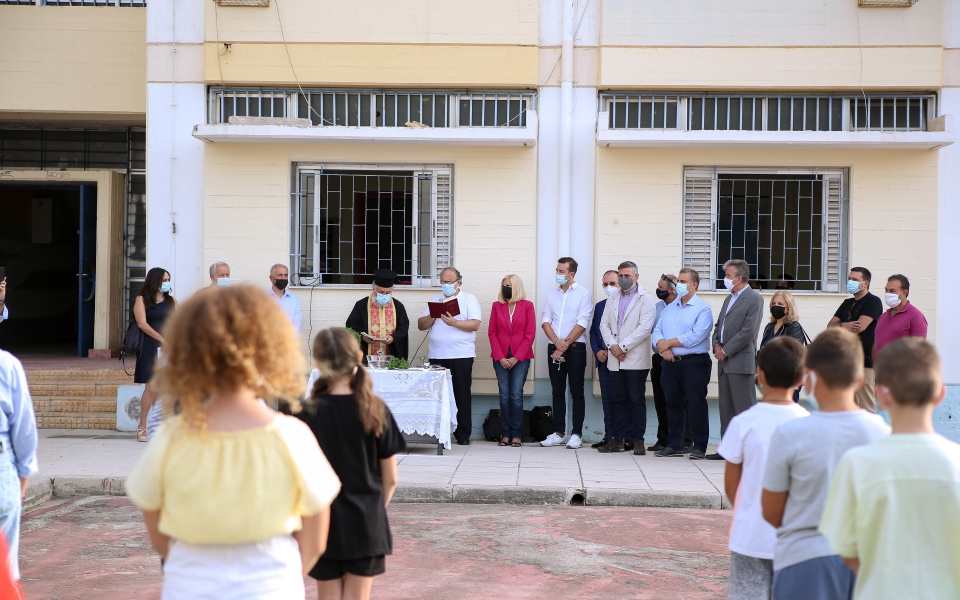 Με τον καθιερωμένο αγιασμό άρχισε η νέα σχολική χρονιά (φωτογραφίες)-3