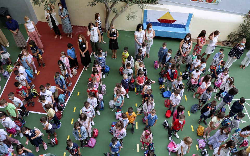Με τον καθιερωμένο αγιασμό άρχισε η νέα σχολική χρονιά (φωτογραφίες)-5